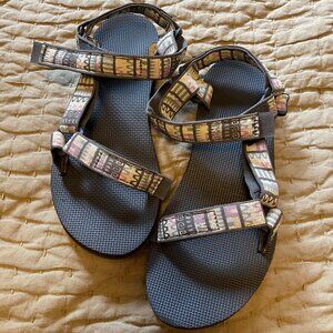 Like New Tevas Universal Womens Geo Mashup Peach Ice, Size 9